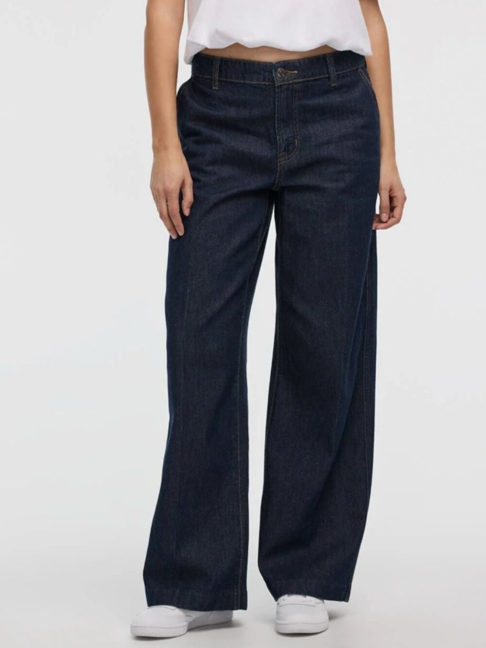 Women’s wide leg mid rise jeans size 33 Regular NWT